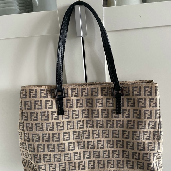 Fendi vintage monogram Zucchino pattern canvas tote bag. - Picture 2 of 15